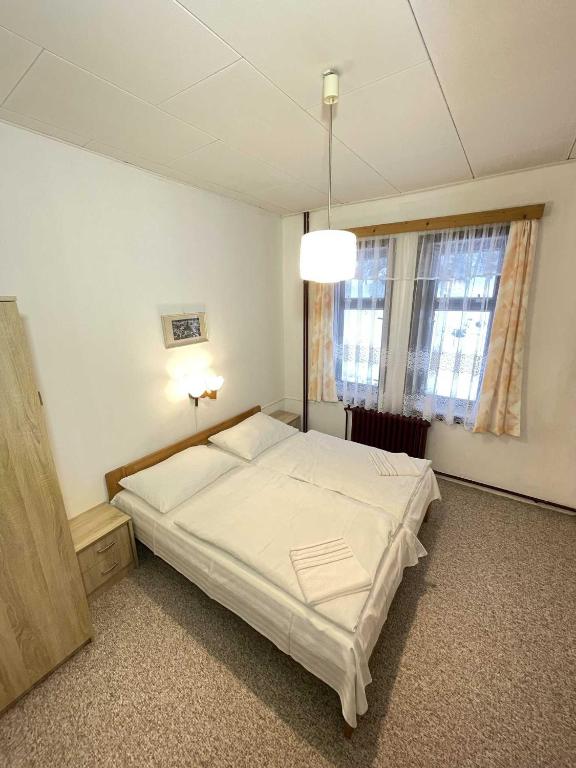 Postel nebo postele na pokoji v ubytování Hotel Zlatá vyhlídka