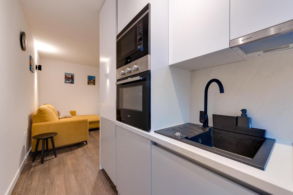 Kuchyň nebo kuchyňský kout v ubytování MINMAR Apartments
