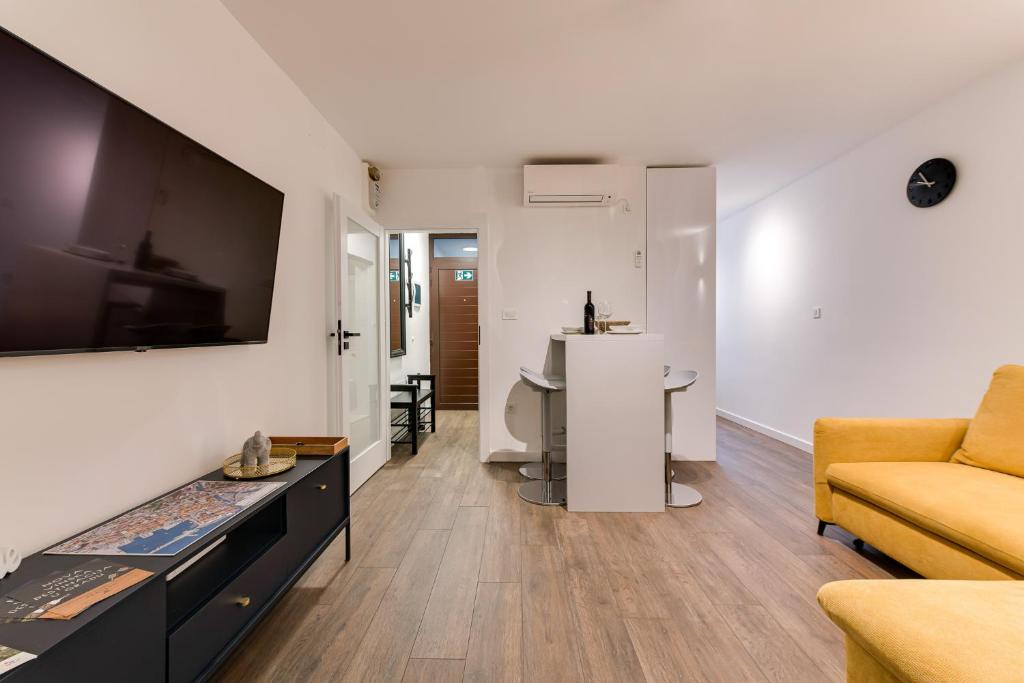 TV a/nebo společenská místnost v ubytování MINMAR Apartments