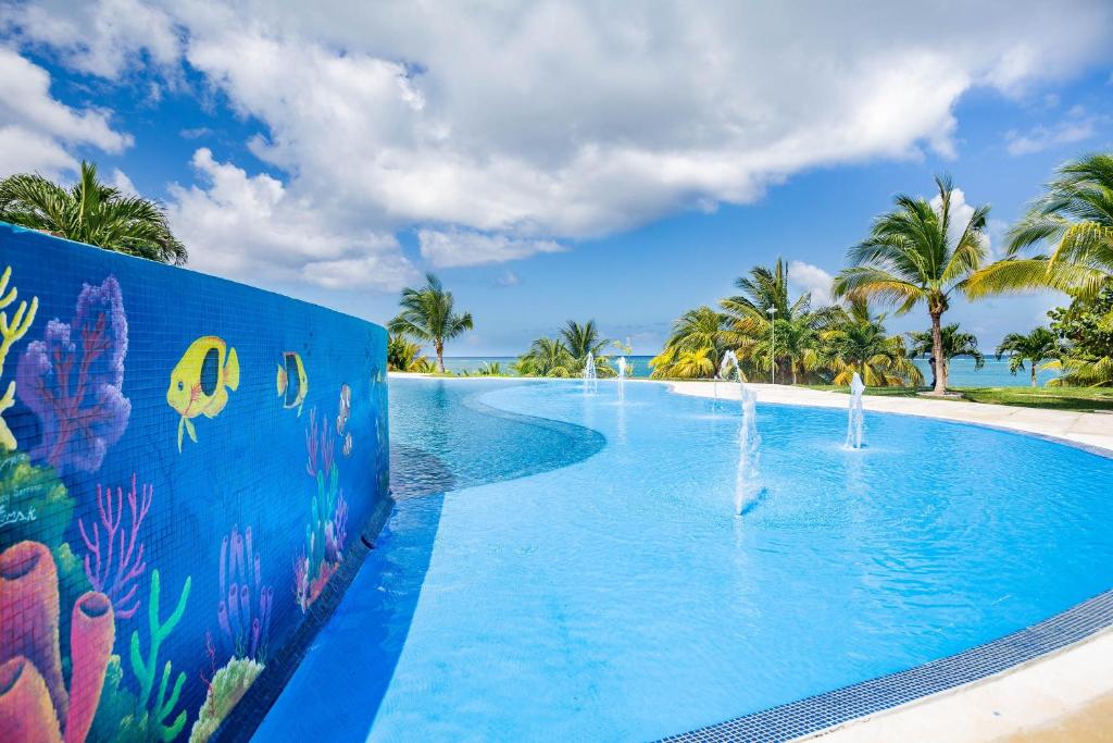 Pristine Bay Villa 1304 with large pool - 3 bedroom condo - Appartamento Con 2 Camere Da Letto