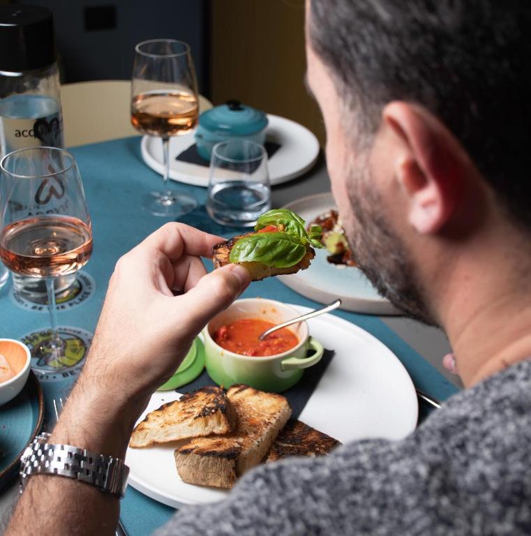 ホテルの敷地内または近くでの食事または食べ物