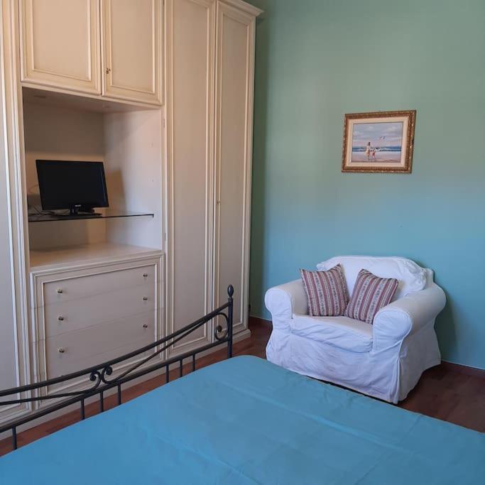 A bed or beds in a room at MìCè ottima soluzione per il centro e la Svizzera