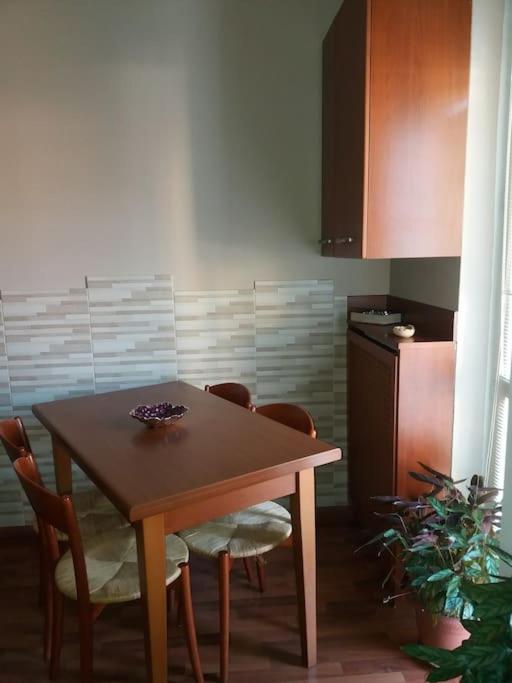 A kitchen or kitchenette at MìCè ottima soluzione per il centro e la Svizzera