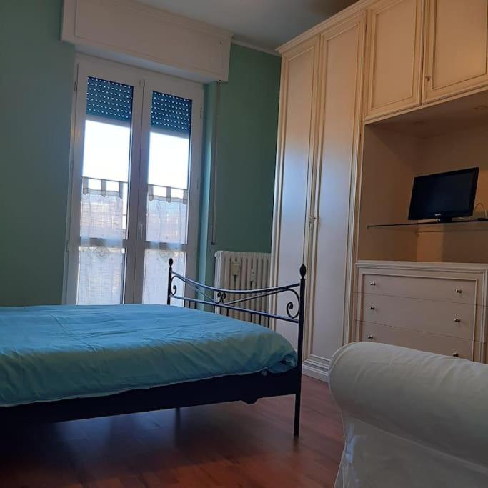 A bed or beds in a room at MìCè ottima soluzione per il centro e la Svizzera