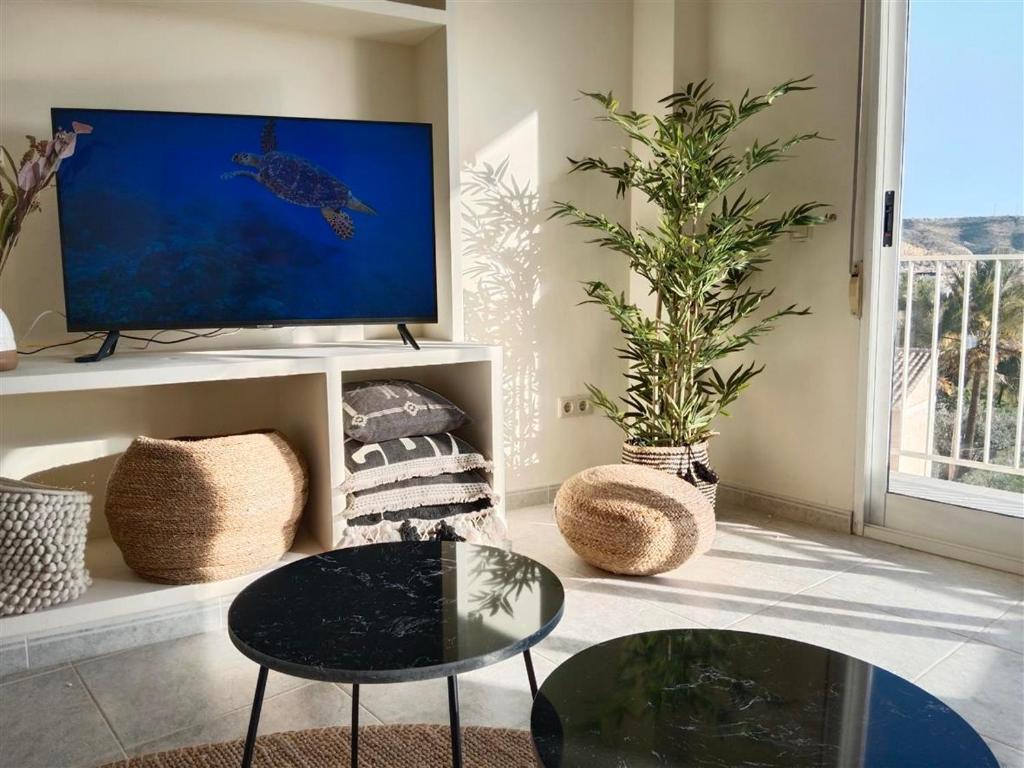 TV a/nebo společenská místnost v ubytování Happy Holiday Apartment Javea , 2 bed 2 bath , seaview airco wifi