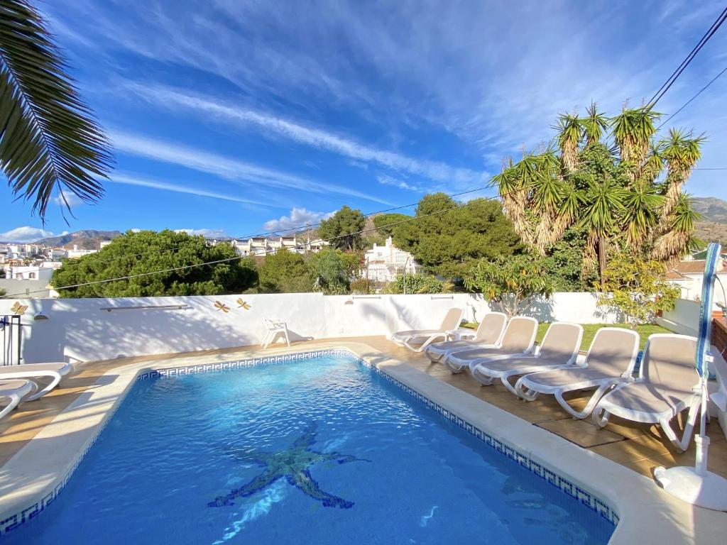 Bazén v ubytovaní Villa Sandra Al Fresco Apartment alebo v jeho blízkosti