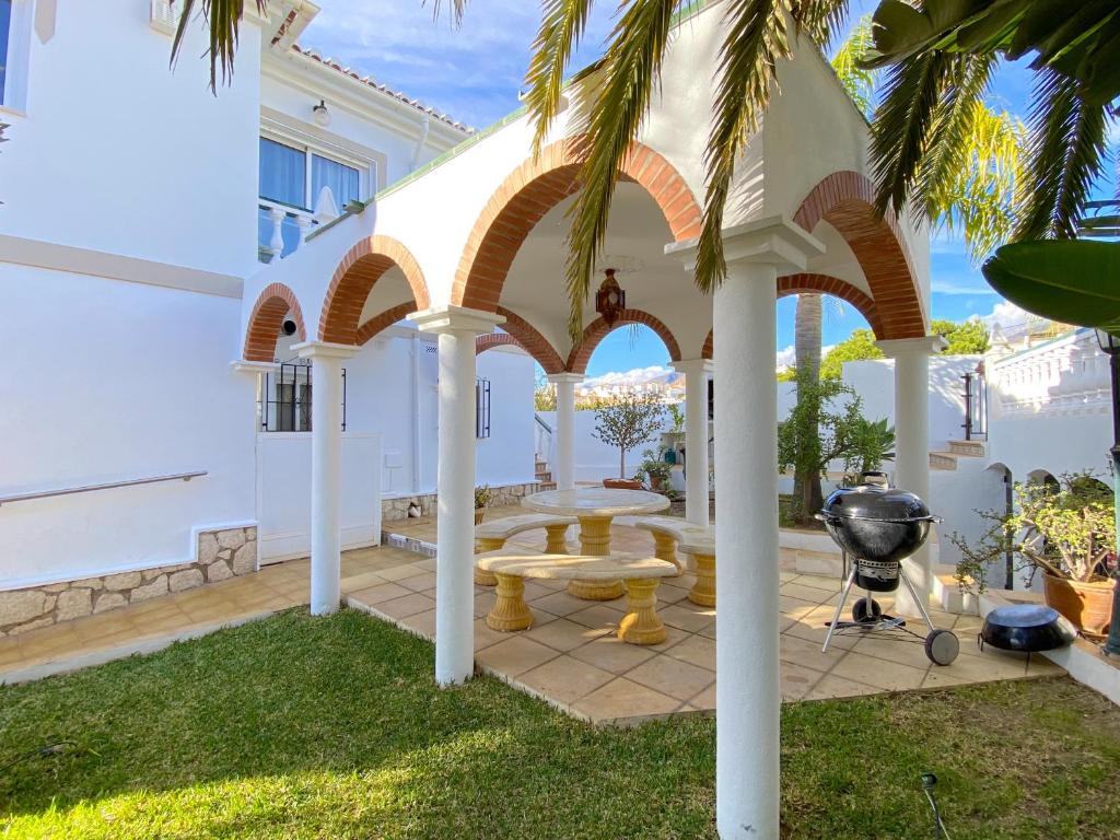 Vonkajšia záhrada v ubytovaní Villa Sandra Al Fresco Apartment
