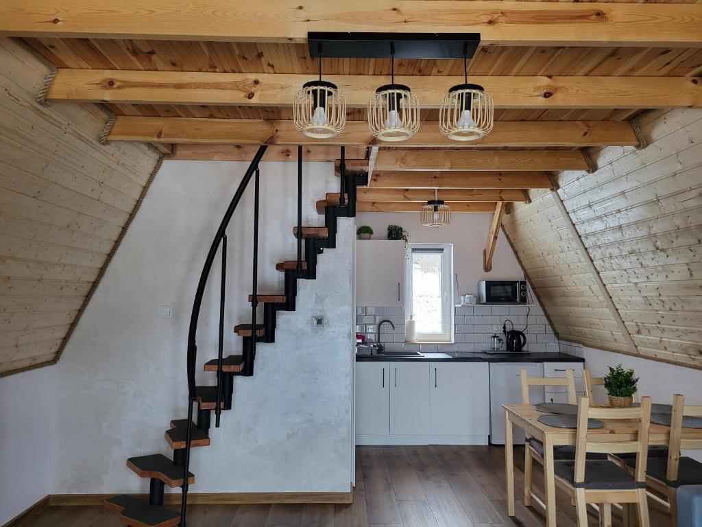 Kuchyň nebo kuchyňský kout v ubytování Domki na Sudeckiej Polanie