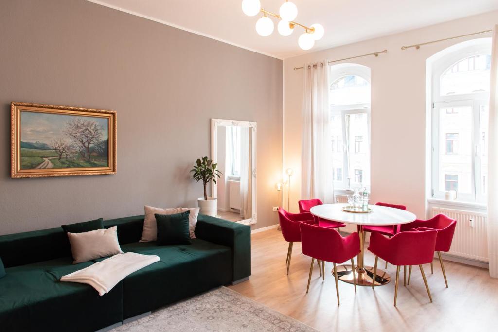 Posezení v ubytování The Grande Kaßberg Apartment - Balkon, Netflix, Nespresso, Zentral