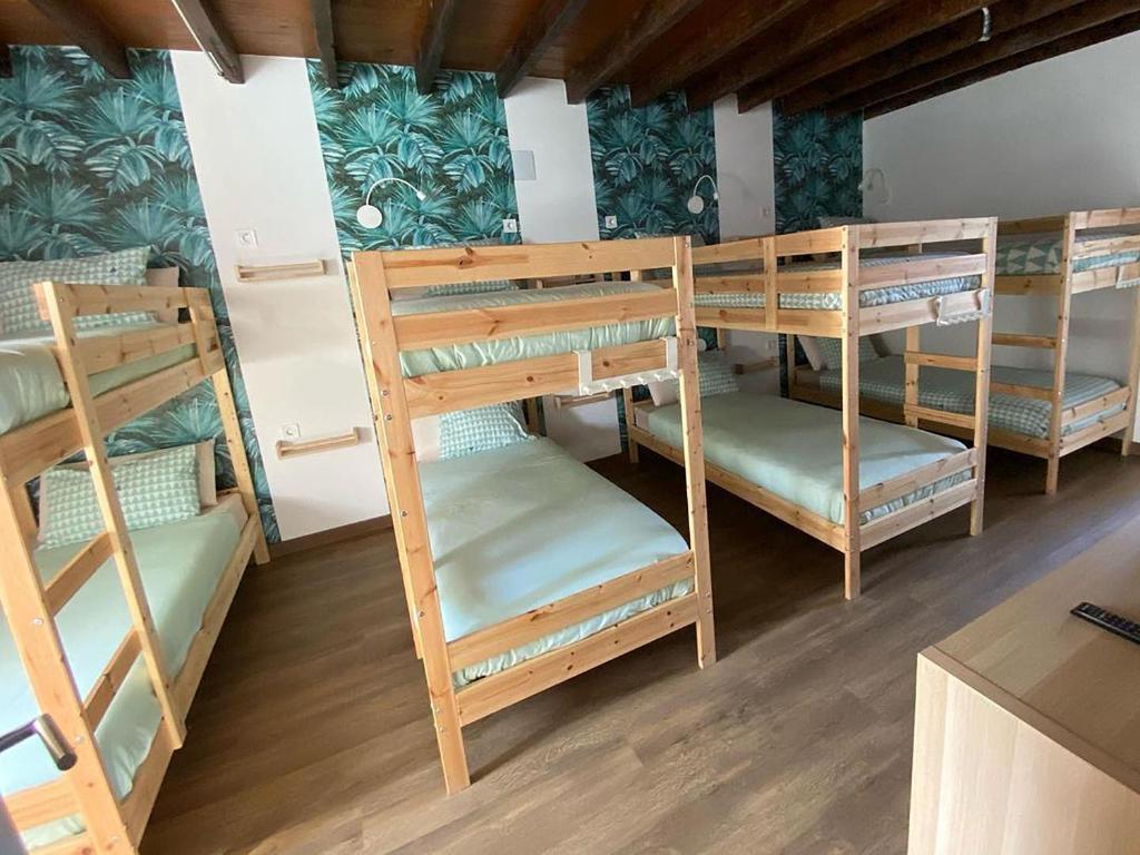 Postel nebo postele na pokoji v ubytování COCOS SURFHOUSE
