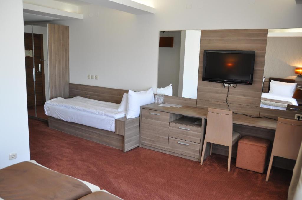 Una cama o camas en una habitación de Hotel Danubia Park