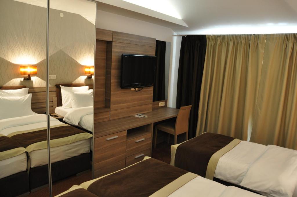 Una cama o camas en una habitación de Hotel Danubia Park