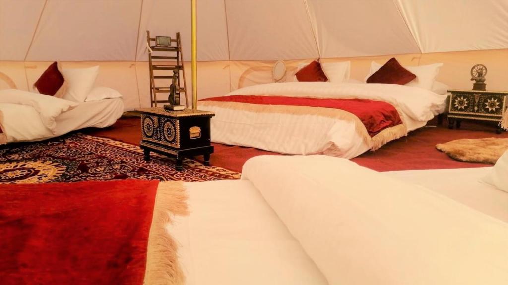 Postel nebo postele na pokoji v ubytování Desert Moments Glamping - full privacy
