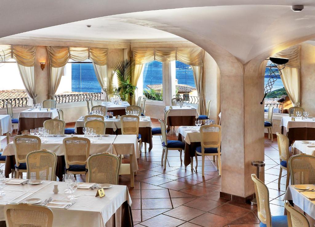 Restaurace v ubytování COLONNA RESORT, a Colonna Luxury Beach Hotel, Porto Cervo