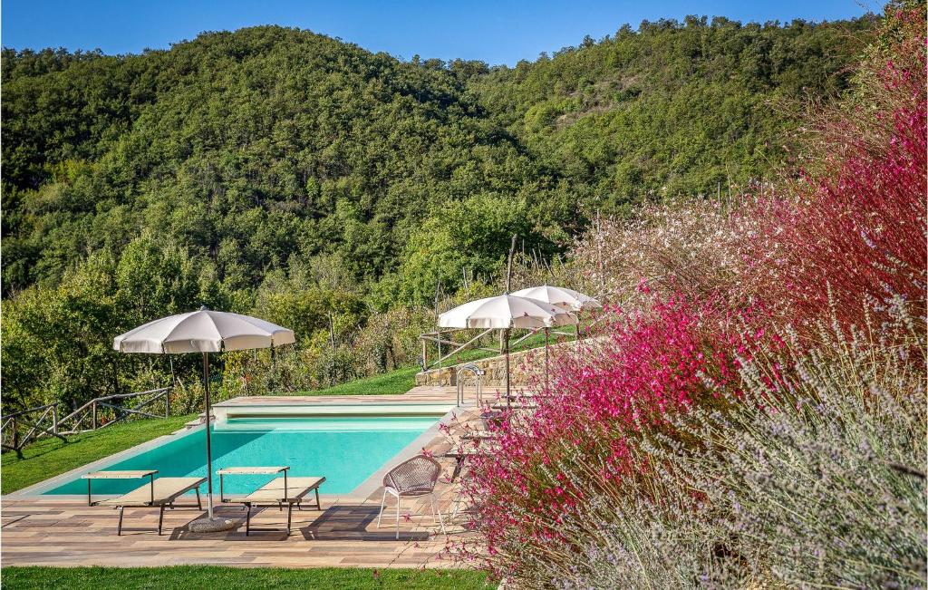 Bazén v ubytovaní Gorgeous Home In Castiglion Fiorentino alebo v jeho blízkosti