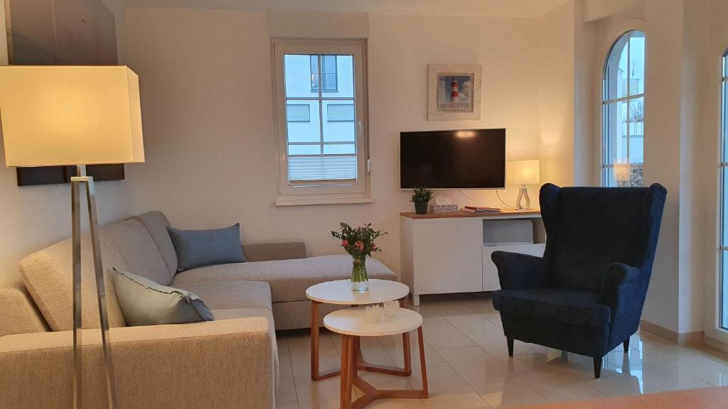 a living room with a couch and a table at Ferienwohnung Meeresrauschen in Ostseebad Nienhagen