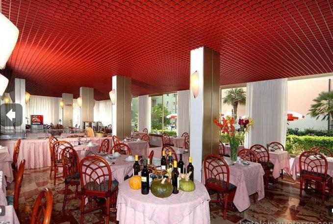 A restaurant or other place to eat at Fegina 3 DELuxe Bedrooms & Bathrooms