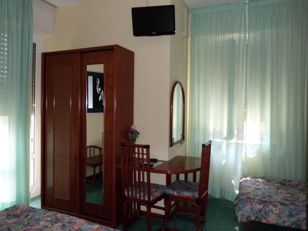 A television and/or entertainment centre at Fegina 3 DELuxe Bedrooms & Bathrooms