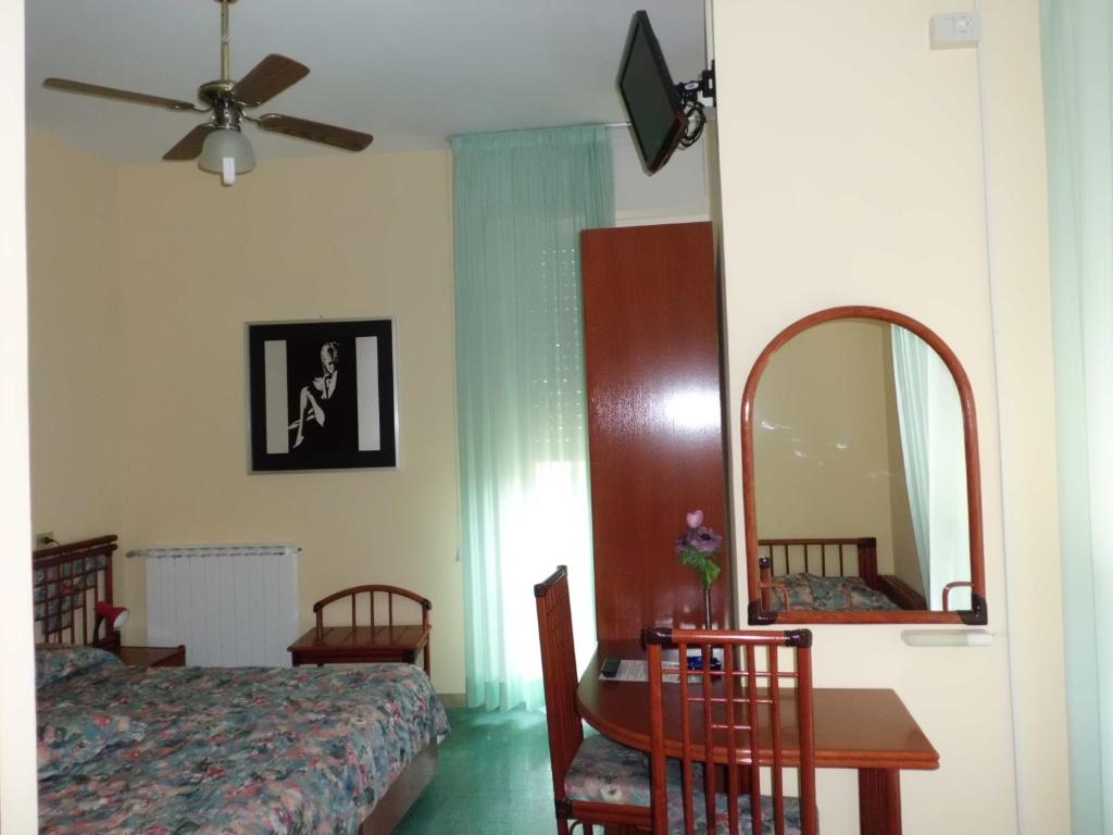A bed or beds in a room at Fegina 3 DELuxe Bedrooms & Bathrooms