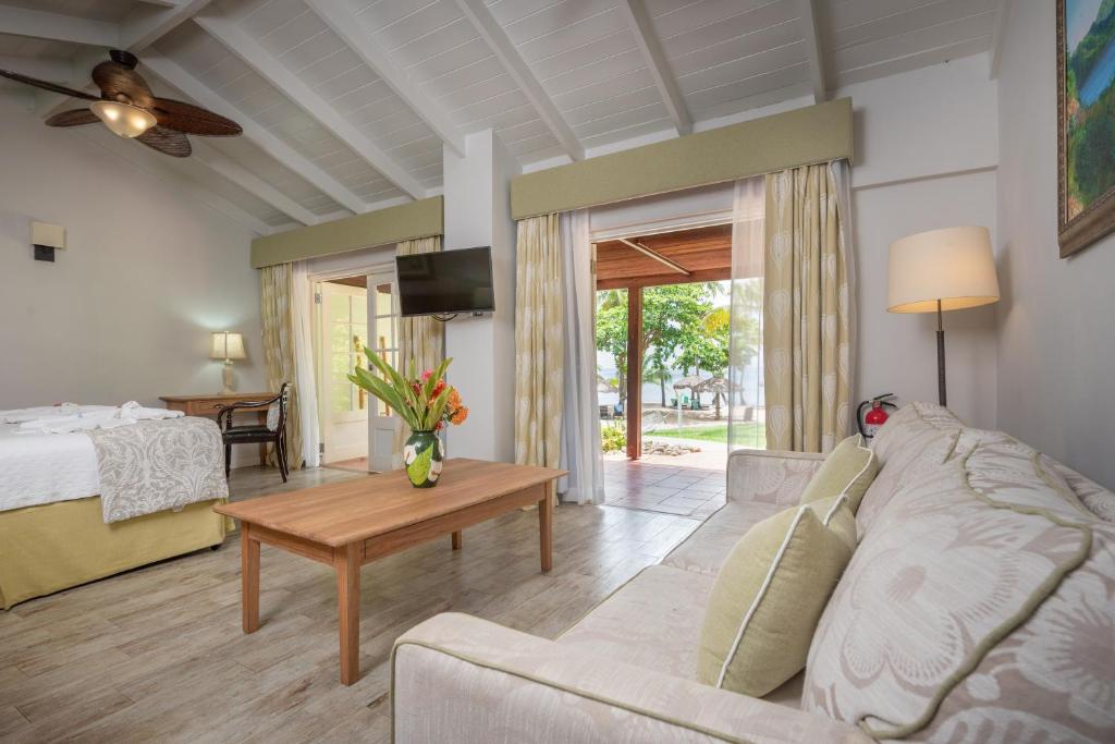 Letto o letti in una camera di East Winds St. Lucia- All Inclusive