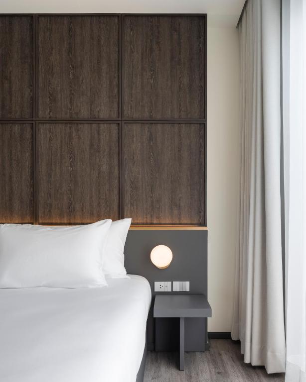 Lilit Bang Lumphu Hotel - Deluxe Double Or Twin Room