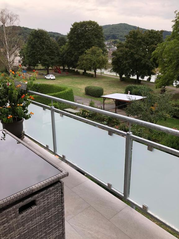 a balcony with a view of a park and a table at Ferienwohnung Dunja in Bullay