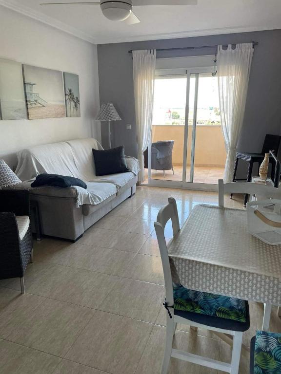Posezení v ubytování APARTAMENTO PALMERAL DEL MAR MENOR