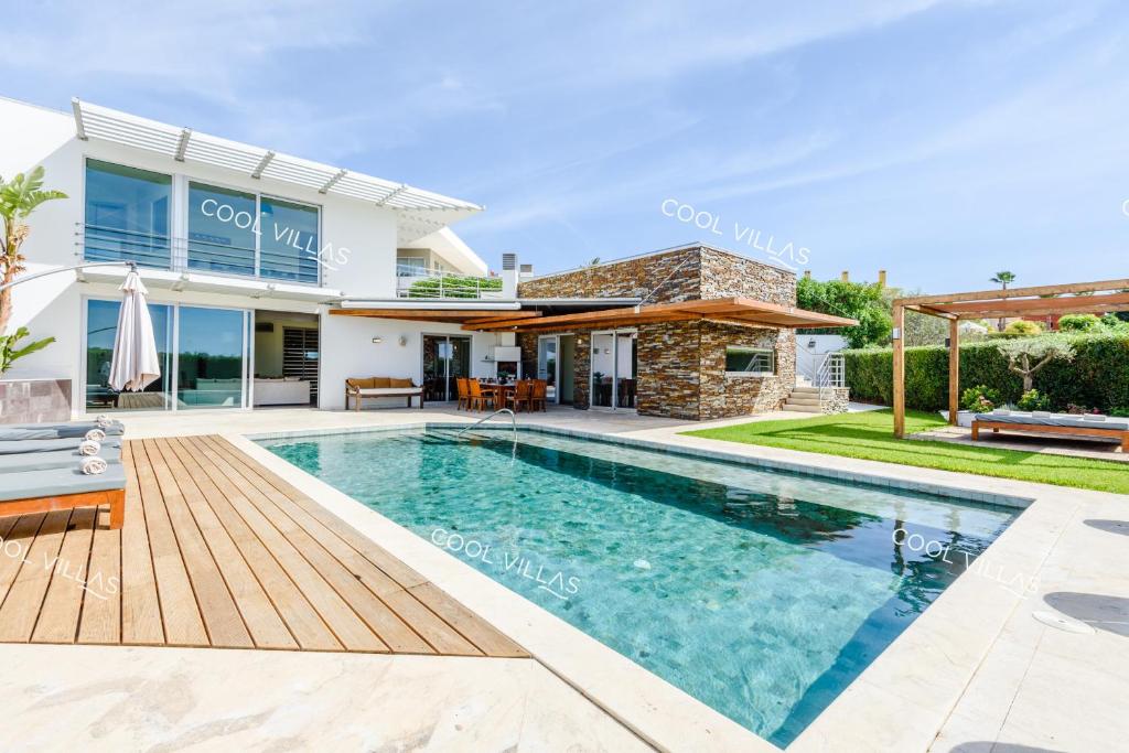 a villa with a swimming pool and a house at Ferragudo Premium Villa - heatable pool & river views in Ferragudo