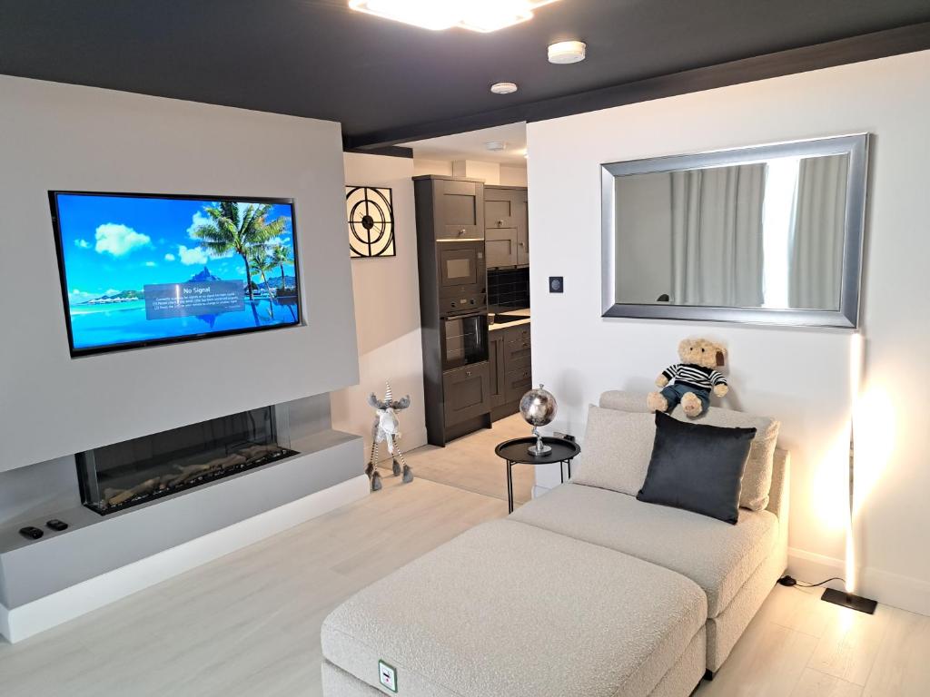 Телевизия и/или развлекателен център в SeaView Apartment Suite