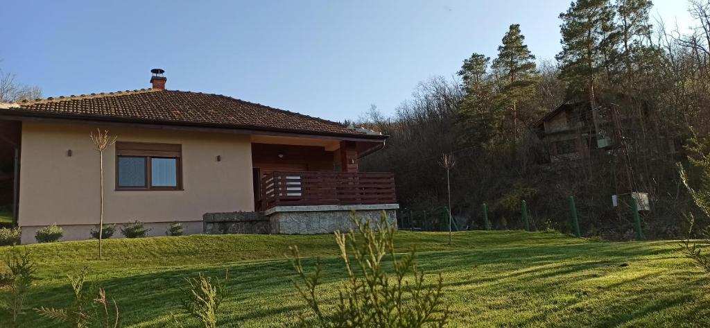 Budova, kde se vila nachází