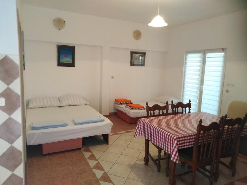 Posteľ alebo postele v izbe v ubytovaní Apartman Ivica