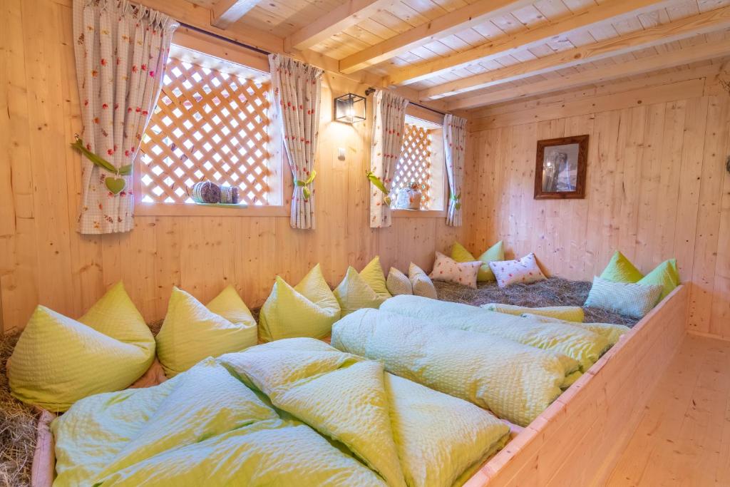 Postel nebo postele na pokoji v ubytování Ausserwieserhof