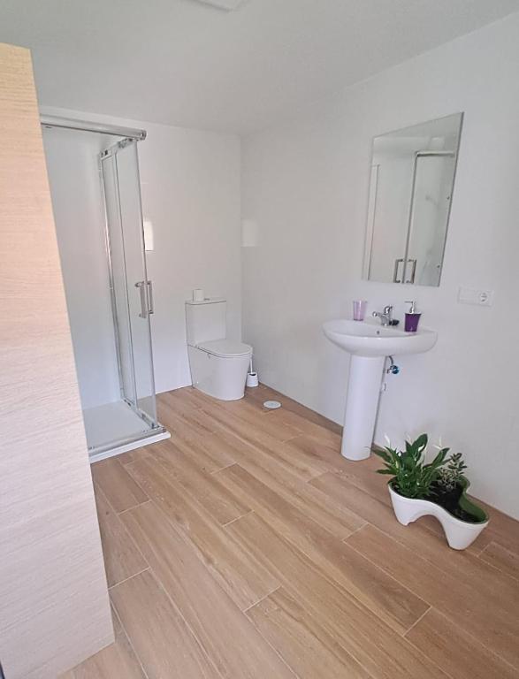 Fotografie z fotogalerie ubytování Casa das Laxas, recién reformada con 5 dormitorios en entorno natural v destinaci Porto do Son