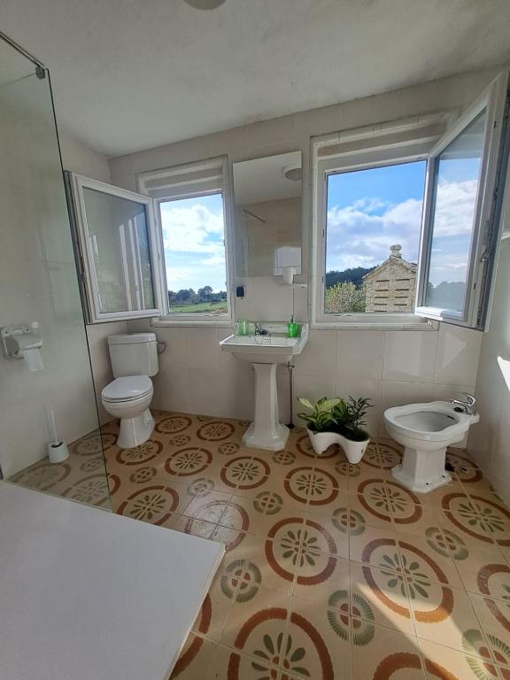 Fotografie z fotogalerie ubytování Casa das Laxas, recién reformada con 5 dormitorios en entorno natural v destinaci Porto do Son
