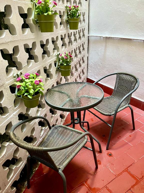 A seating area at El patio de San Miguel