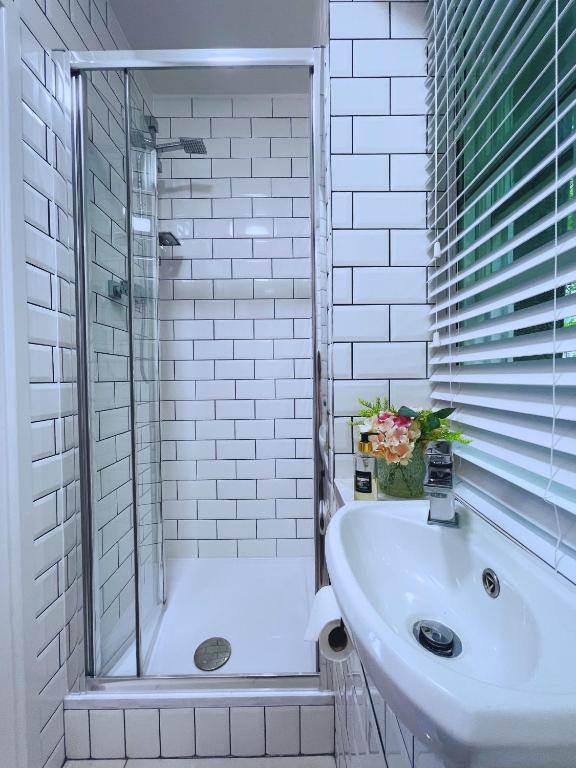 Bristol City Stays - Harbourside Apartments - Studio