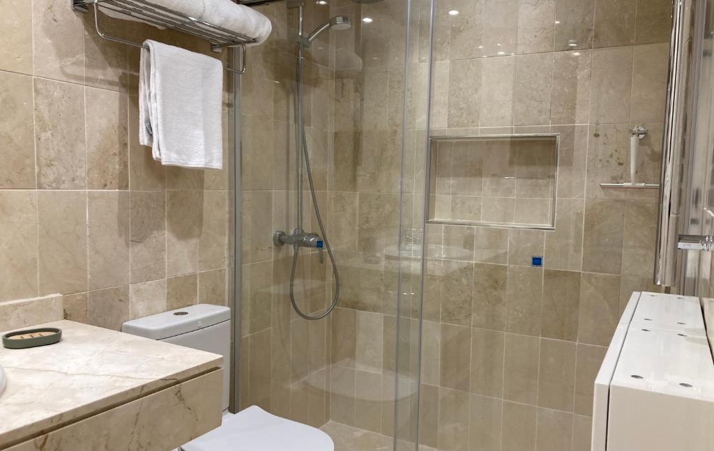 A bathroom at Oasis Costalita Estepona II