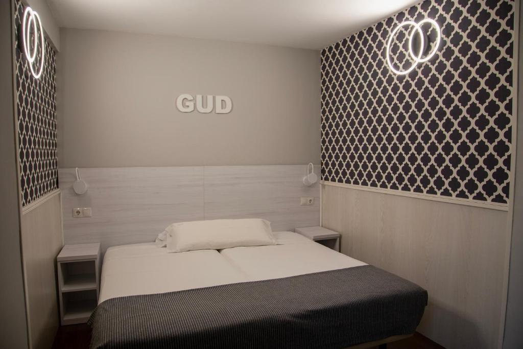 Posteľ alebo postele v izbe v ubytovaní Hostal Gud Salamanca