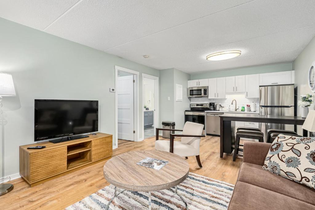 The Nordic - Central Collingwood Condo - Two-Bedroom Apartment