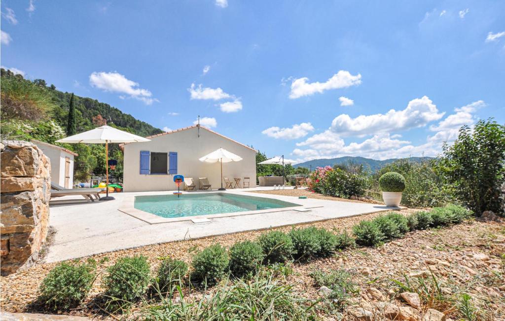 a backyard with a pool and a house at Cozy Home In Bargemon With Wifi in Bargemon