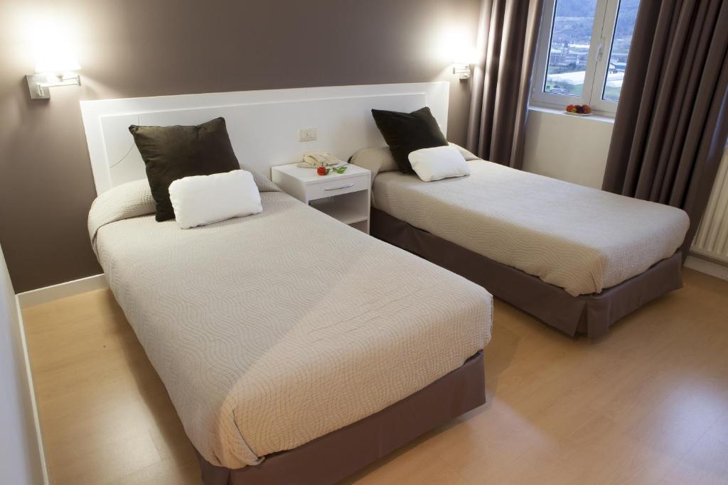 Postel nebo postele na pokoji v ubytování Hotel Seminario Aeropuerto Bilbao