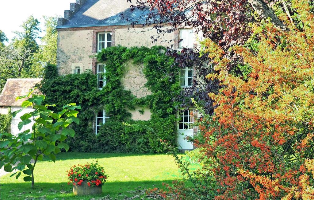 Vonkajšia záhrada v ubytovaní Nice Home In Conflans Sur Anille