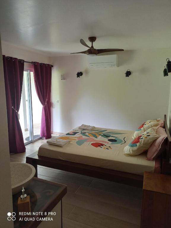 Postel nebo postele na pokoji v ubytování La Maison Du Voyage