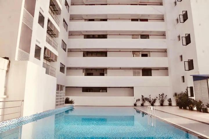 Bazén v ubytování Skyriverfront ibis nebo v jeho okolí