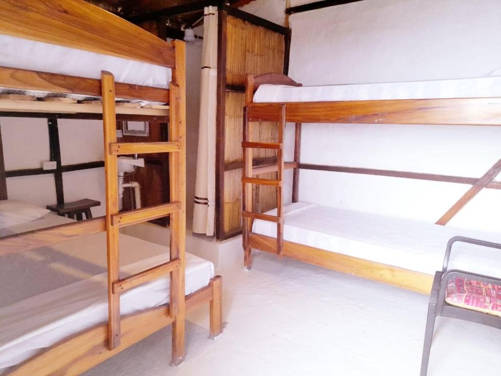 Palanda nebo palandy na pokoji v ubytování Hotel Gabarra Lodge