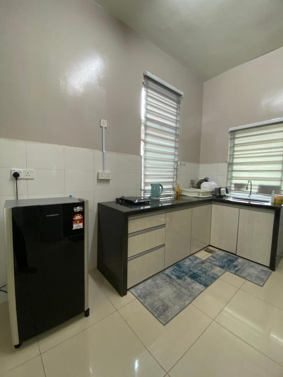 Kuchyň nebo kuchyňský kout v ubytování Homestay Aalaiya Bertam Kepala Batas - Fully Aircond