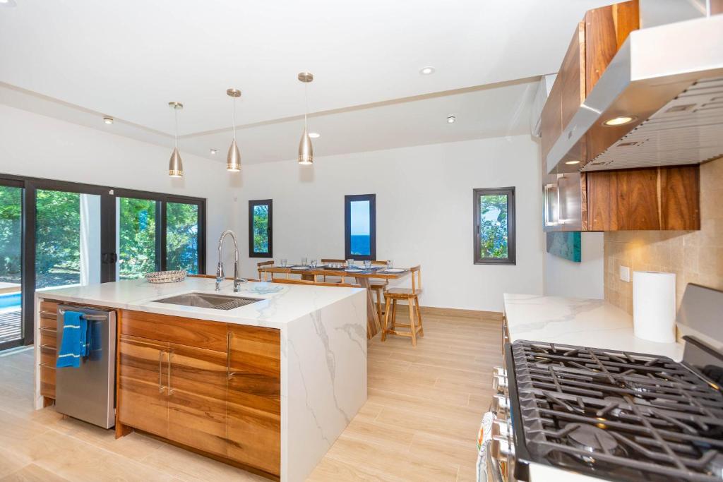 West Bay Breeze home, Roatán (updated prices 2024)