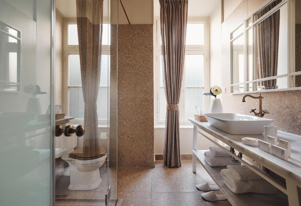 Bohemian Suites Athens - Resim 12