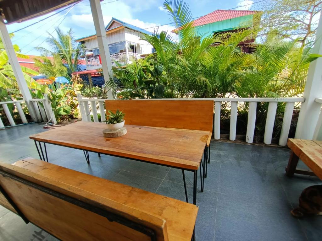 Balkón nebo terasa v ubytování Sam's Guesthouse M'Pai Bay