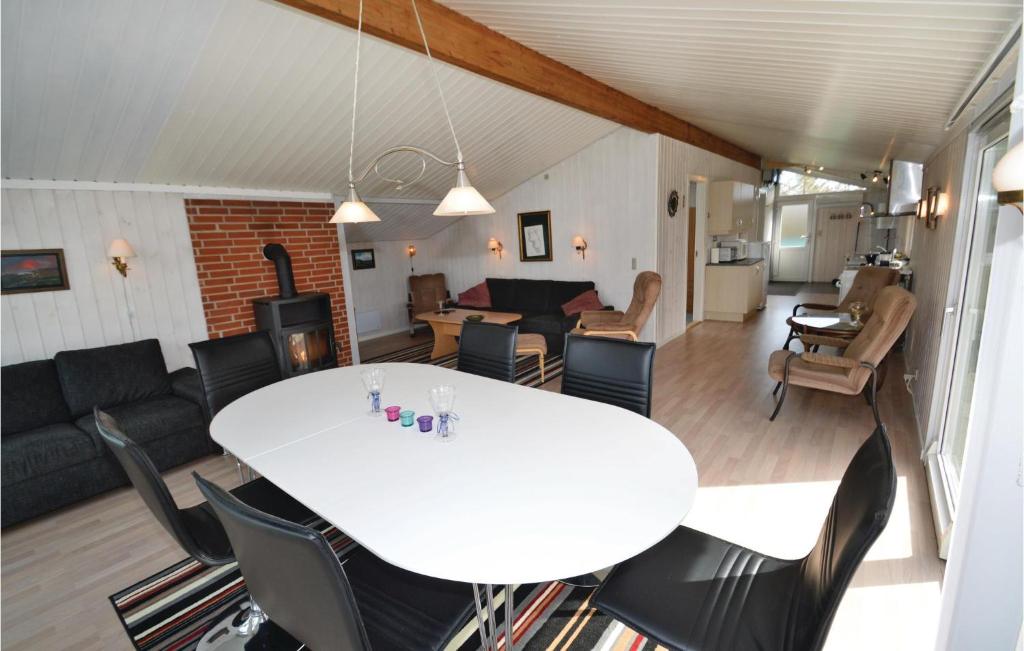 Posezení v ubytování Holiday Home Soltoften Løkken Xi